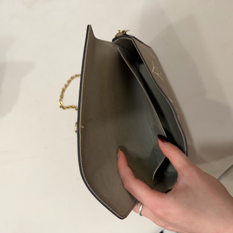 LV斑鳩色 大象灰woc 斜背包-4