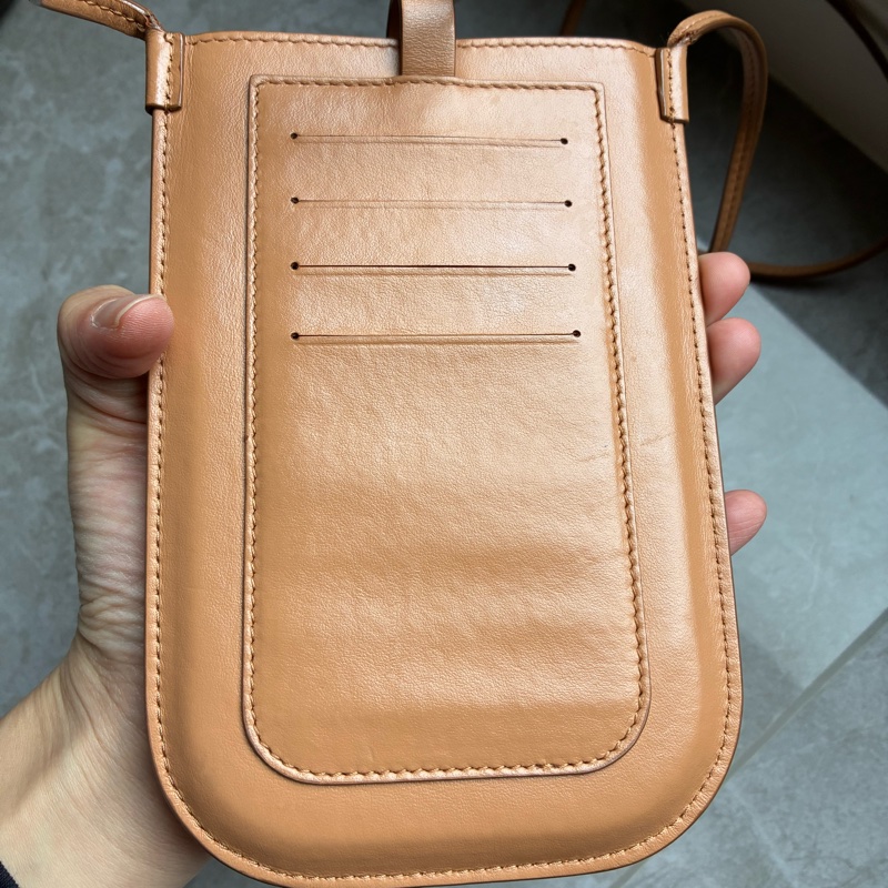 Burberry 皮革手機包-1