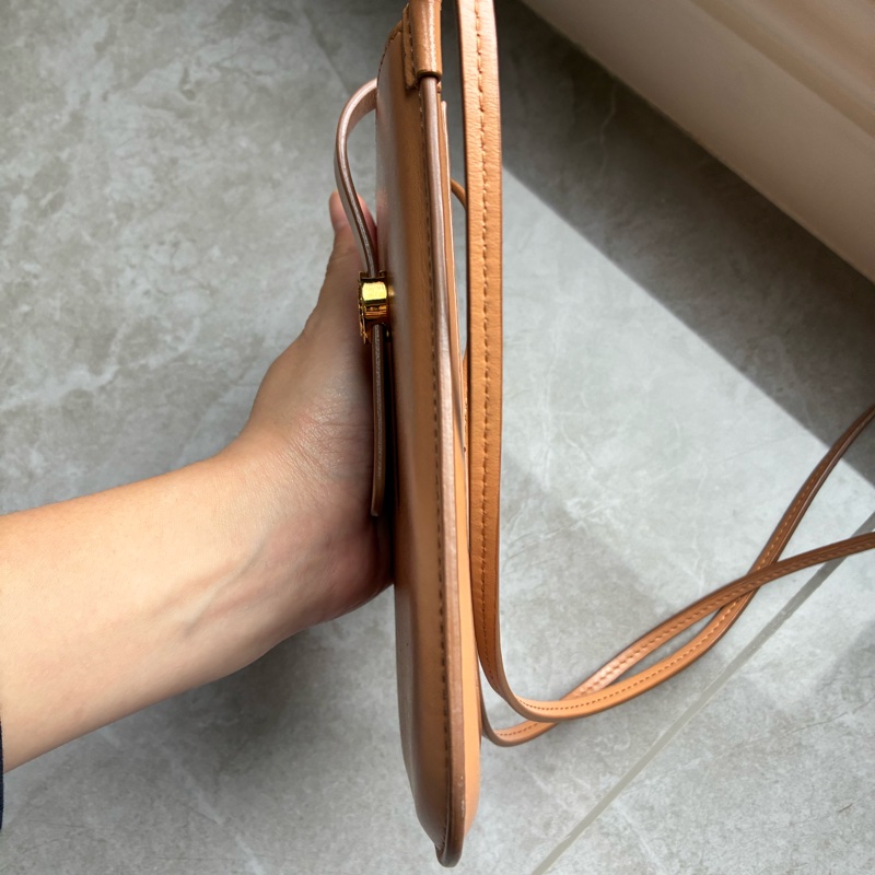 Burberry 皮革手機包-8