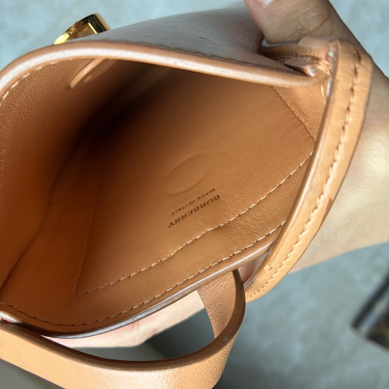Burberry 皮革手機包-10