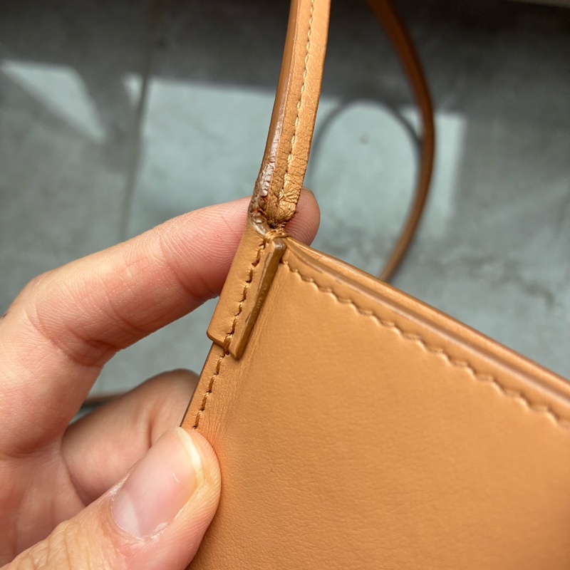 Burberry 皮革手機包-18