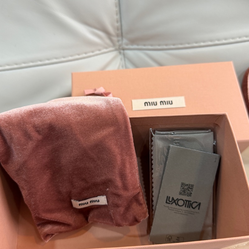 Miu miu貓眼墨鏡11W-10