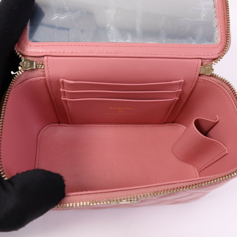 CHANEL 羊皮皮革Vanity Case金扣鏈帶肩背袋-4