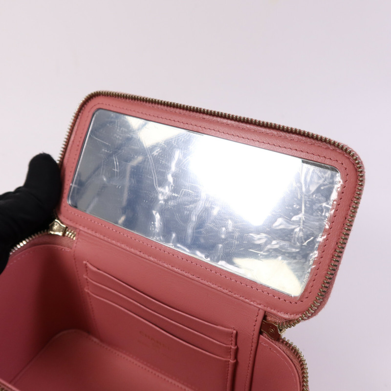 CHANEL 羊皮皮革Vanity Case金扣鏈帶肩背袋-14
