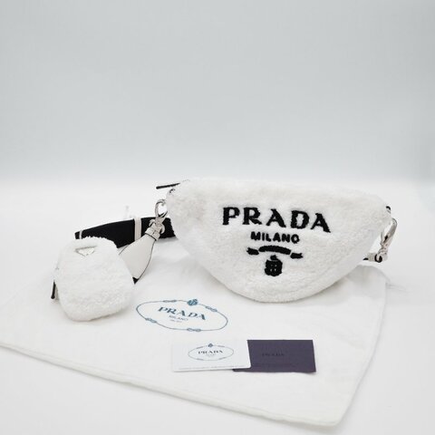 Prada普拉達Triangle 白色 毛絨 三角斜挎包