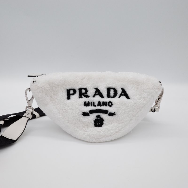 Prada普拉達Triangle 白色 毛絨 三角斜挎包-1