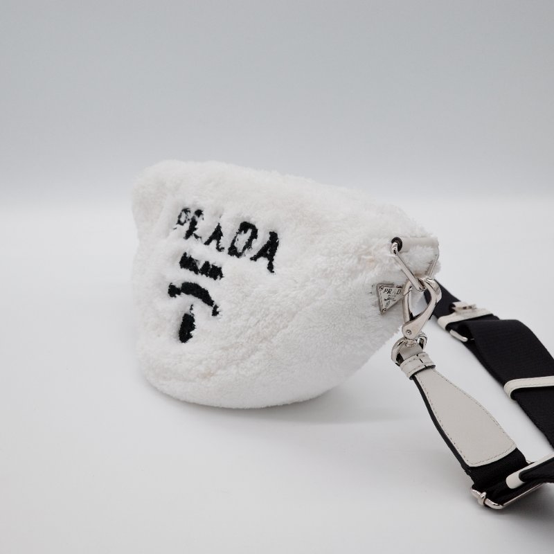 Prada普拉達Triangle 白色 毛絨 三角斜挎包-2