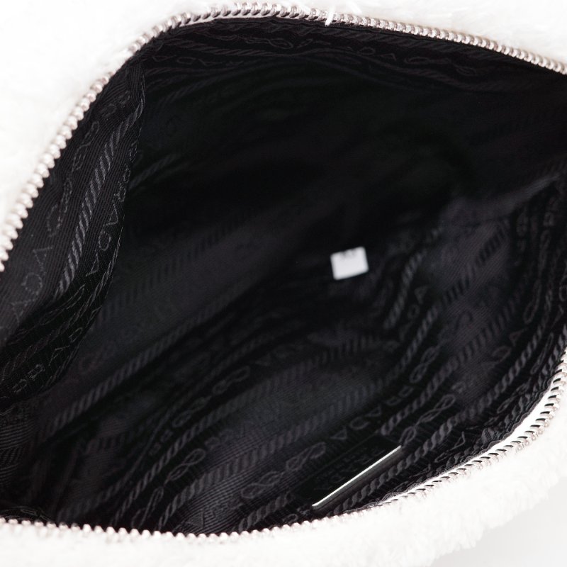 Prada普拉達Triangle 白色 毛絨 三角斜挎包-10