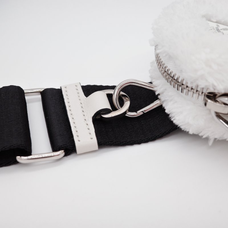 Prada普拉達Triangle 白色 毛絨 三角斜挎包-13