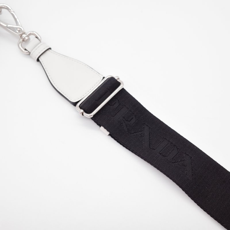 Prada普拉達Triangle 白色 毛絨 三角斜挎包-18