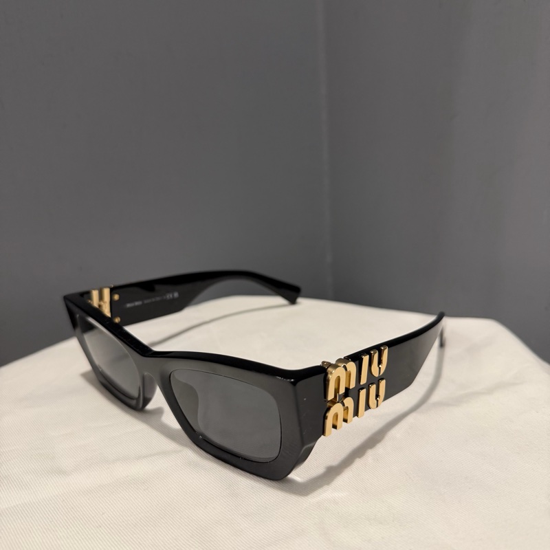 MIU MIU 黑粗框 墨鏡 太陽眼鏡-0