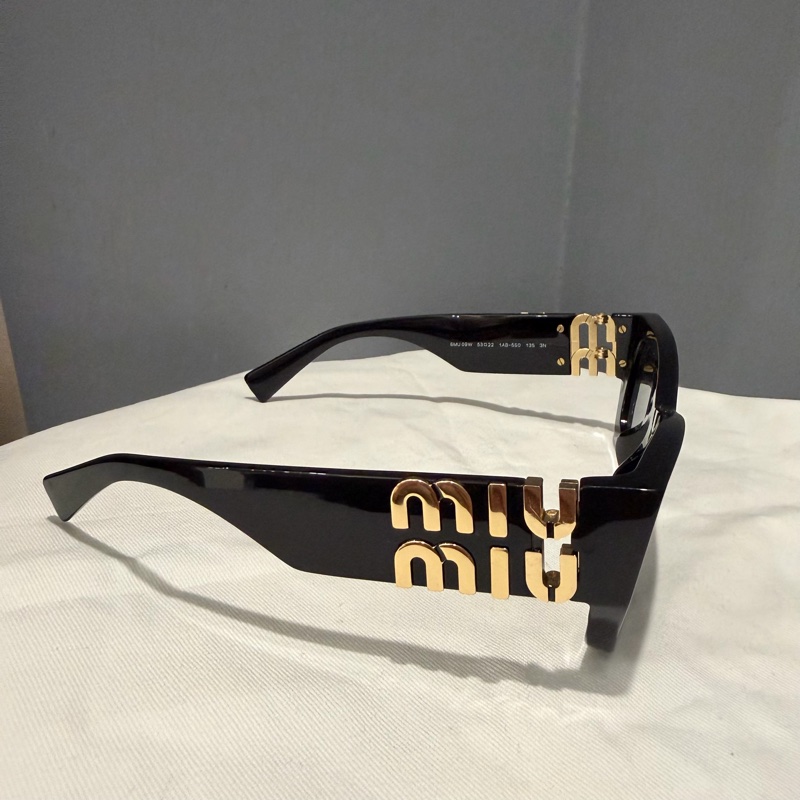 MIU MIU 黑粗框 墨鏡 太陽眼鏡-1