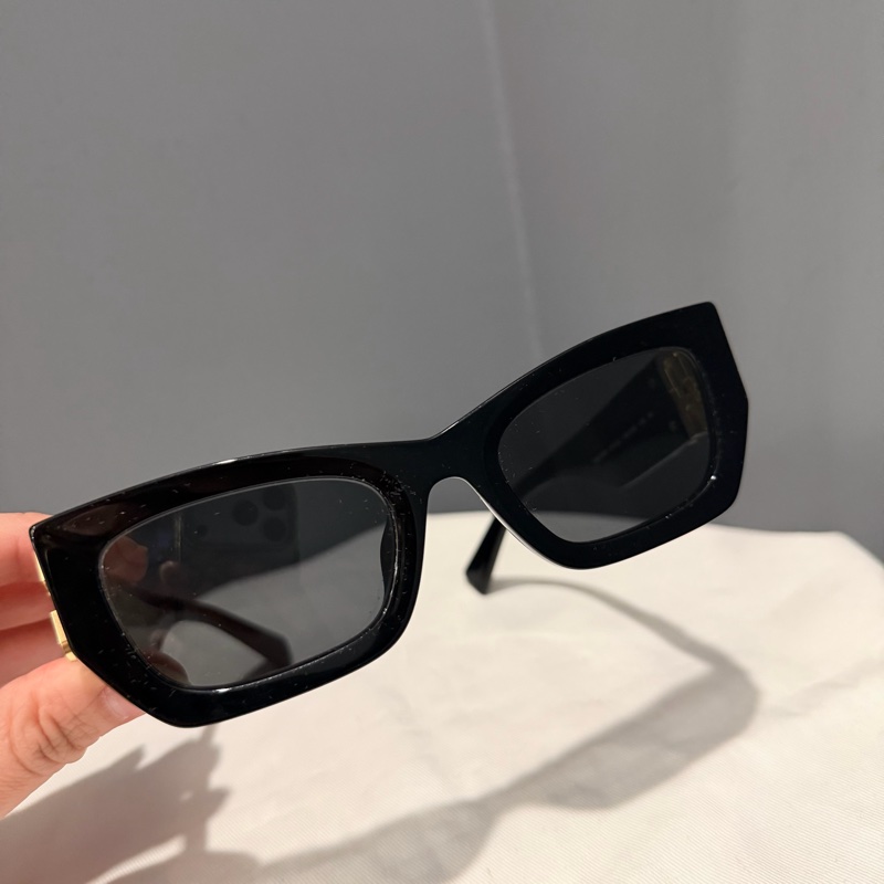 MIU MIU 黑粗框 墨鏡 太陽眼鏡-3