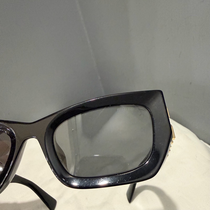 MIU MIU 黑粗框 墨鏡 太陽眼鏡-4