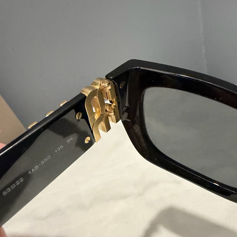 MIU MIU 黑粗框 墨鏡 太陽眼鏡-19