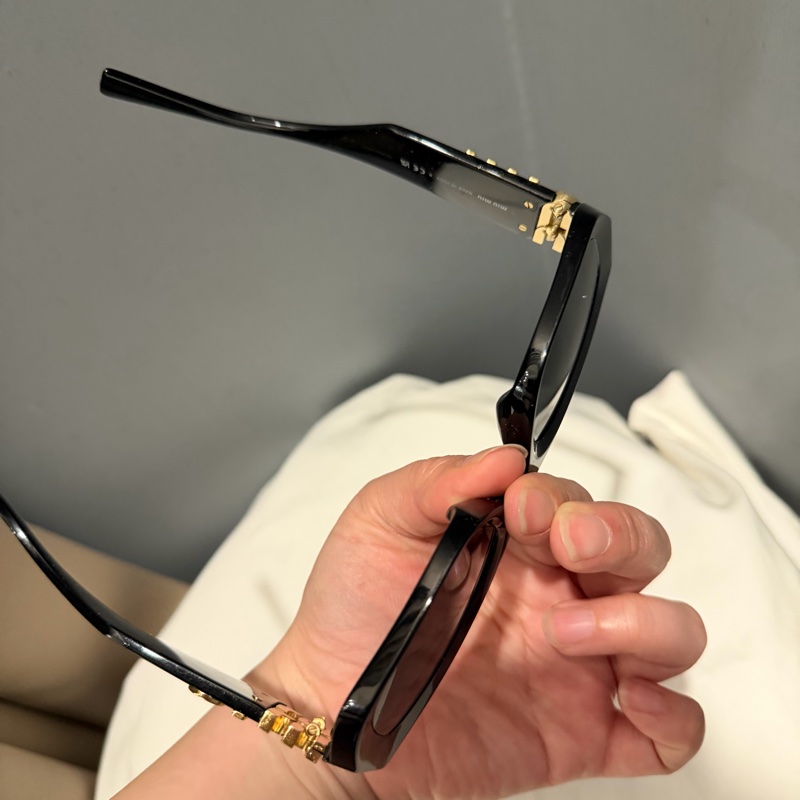 MIU MIU 黑粗框 墨鏡 太陽眼鏡-24