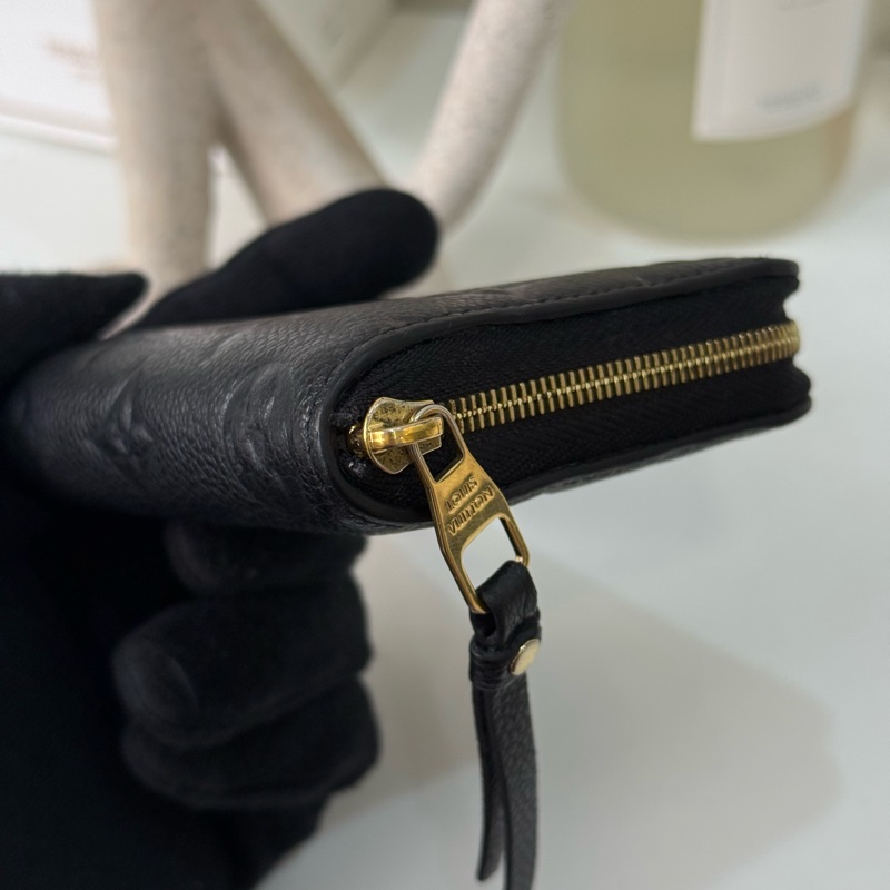 Lv 黑壓紋拉鍊零錢包-5