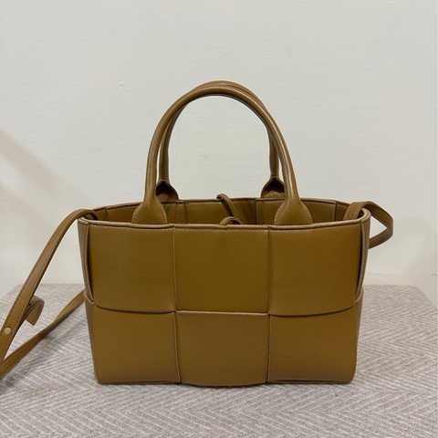 Bottega Veneta BV Mini Arco Tote 焦糖棕(實拍瑕疵反映售價、附原廠配件)
