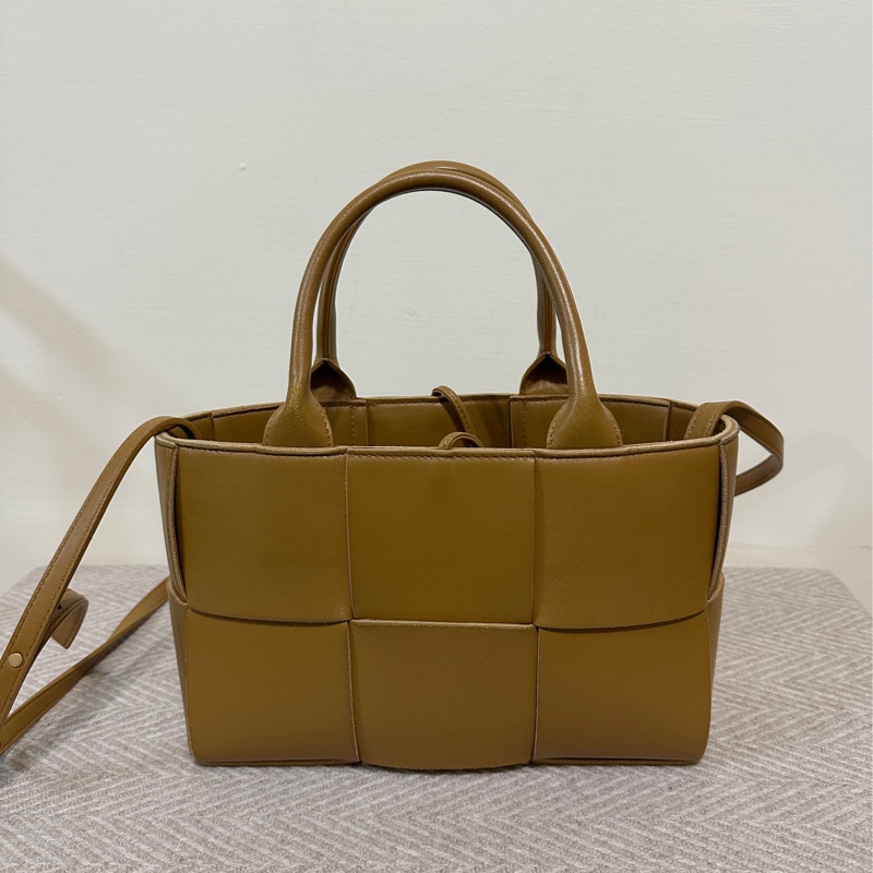 Bottega Veneta BV Mini Arco Tote 焦糖棕(實拍瑕疵反映售價、附原廠配件)-0