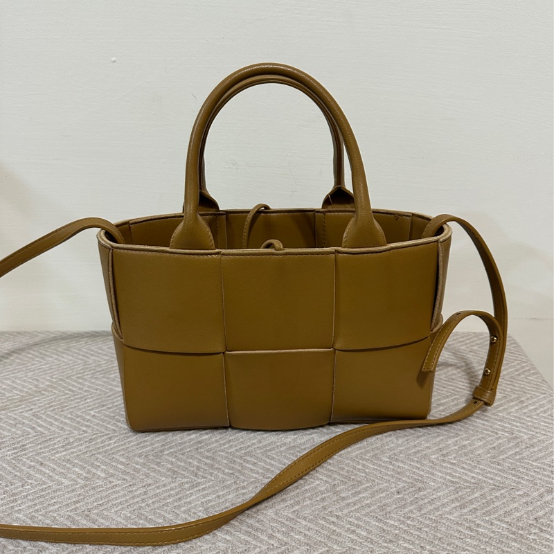 Bottega Veneta BV Mini Arco Tote 焦糖棕(實拍瑕疵反映售價、附原廠配件)-1
