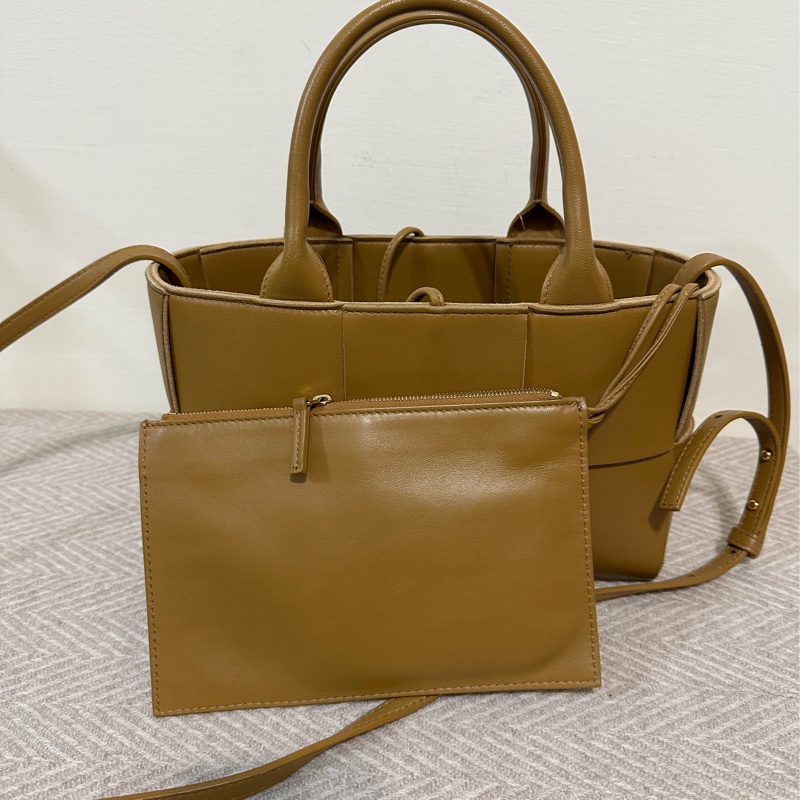 Bottega Veneta BV Mini Arco Tote 焦糖棕(實拍瑕疵反映售價、附原廠配件)-2