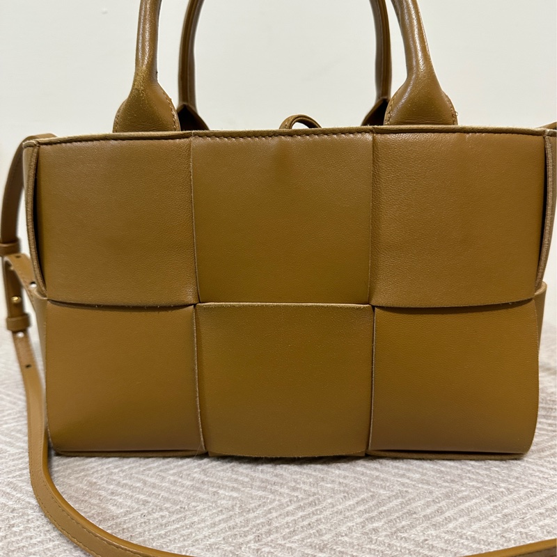 Bottega Veneta BV Mini Arco Tote 焦糖棕(實拍瑕疵反映售價、附原廠配件)-5