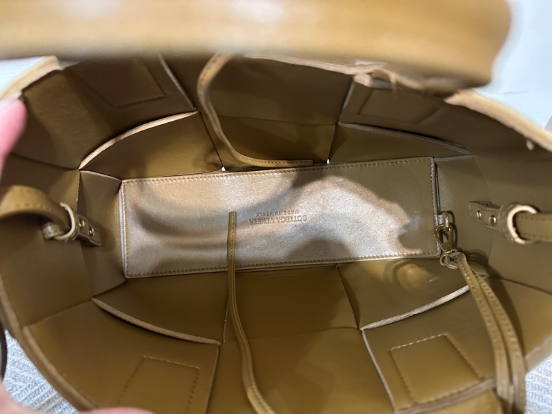 Bottega Veneta BV Mini Arco Tote 焦糖棕(實拍瑕疵反映售價、附原廠配件)-9