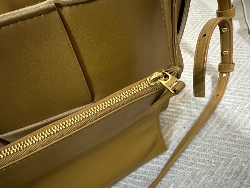 Bottega Veneta BV Mini Arco Tote 焦糖棕(實拍瑕疵反映售價、附原廠配件)-11