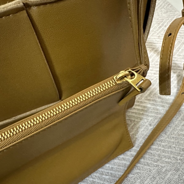 Bottega Veneta BV Mini Arco Tote 焦糖棕(實拍瑕疵反映售價、附原廠配件)-13