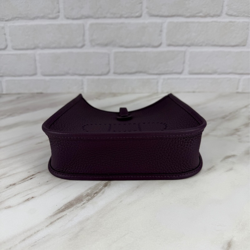 愛馬仕 Hermès Mini Evelyne 16 黑加崙紫金釦 /石榴紅色背帶-5