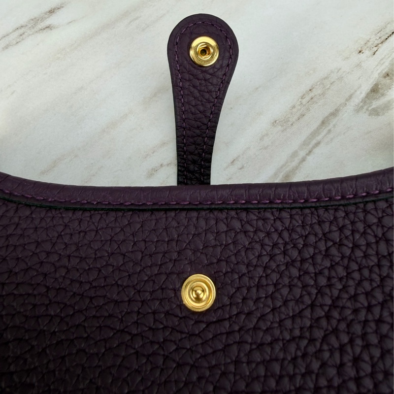 愛馬仕 Hermès Mini Evelyne 16 黑加崙紫金釦 /石榴紅色背帶-13