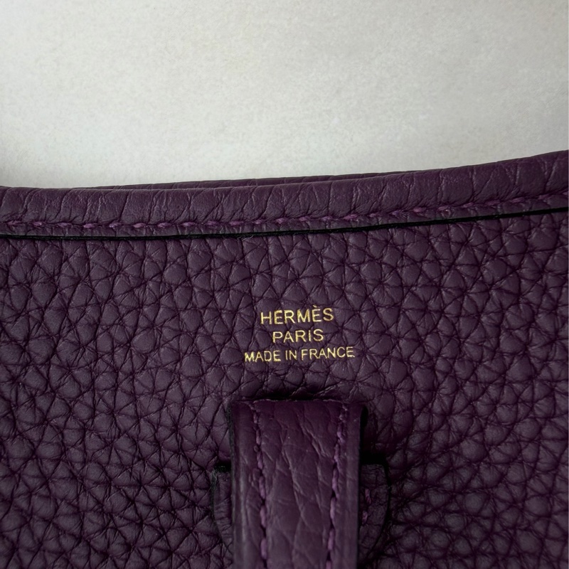 愛馬仕 Hermès Mini Evelyne 16 黑加崙紫金釦 /石榴紅色背帶-14