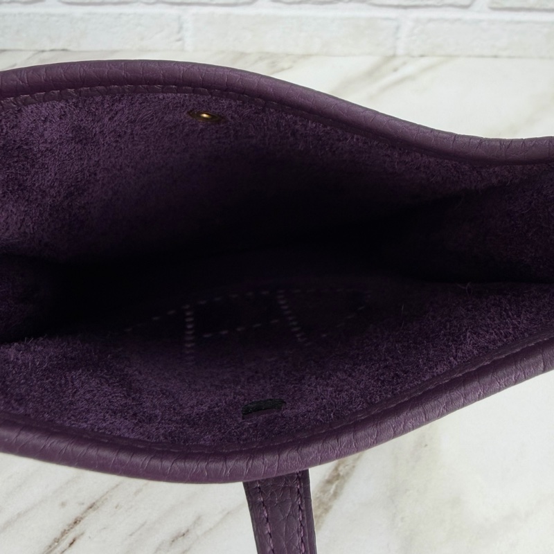 愛馬仕 Hermès Mini Evelyne 16 黑加崙紫金釦 /石榴紅色背帶-15