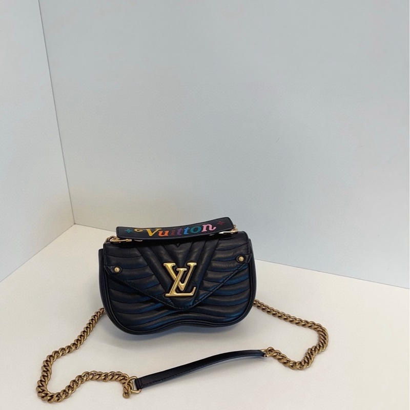 LV 路易威登 new wave 黑金屁桃鏈條包-0