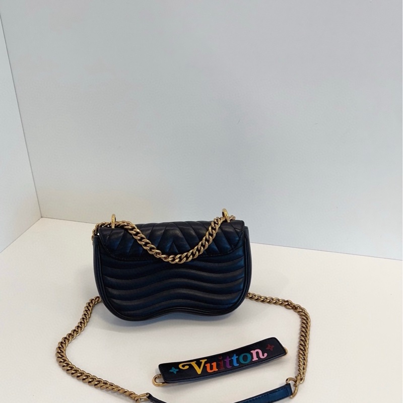 LV 路易威登 new wave 黑金屁桃鏈條包-3
