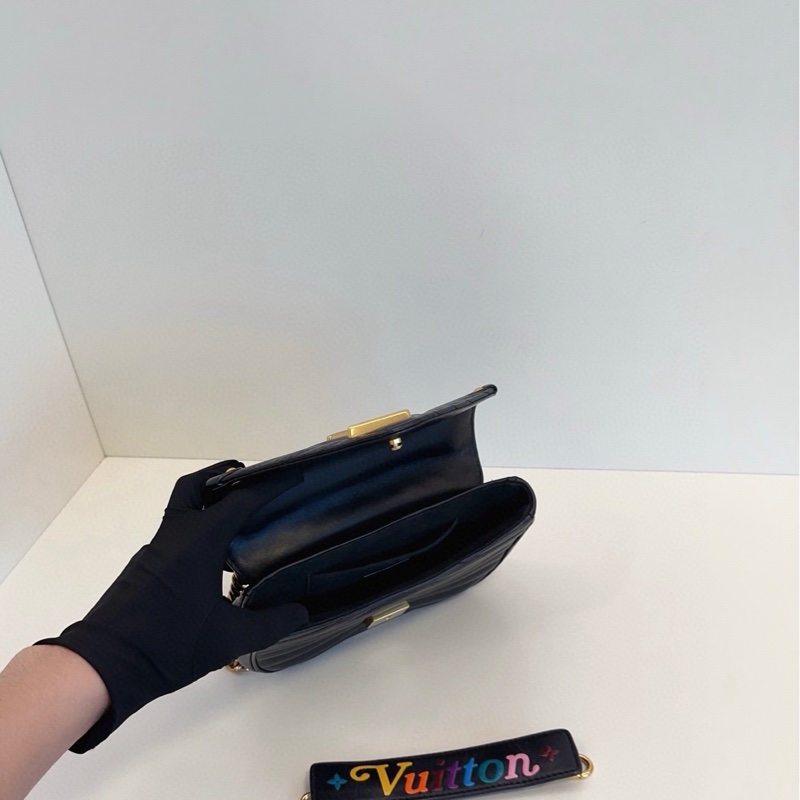 LV 路易威登 new wave 黑金屁桃鏈條包-6