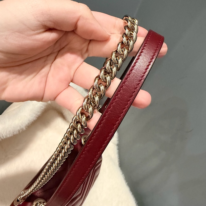 Gucci 新款 GG marmont 斜背包 肩背包 安可拉紅 淡金釦-17