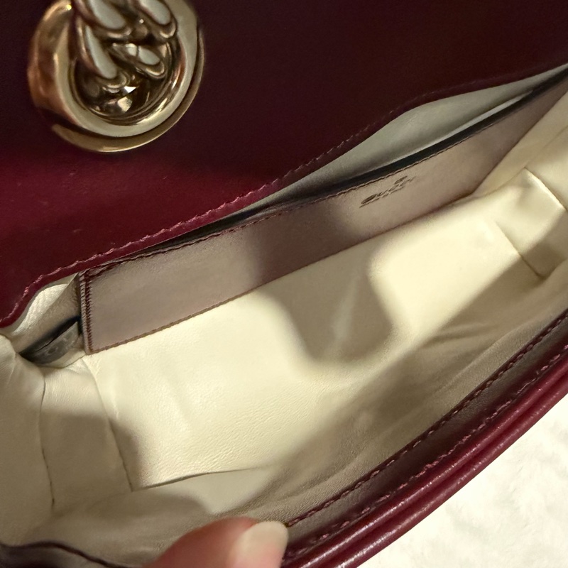 Gucci 新款 GG marmont 斜背包 肩背包 安可拉紅 淡金釦-26