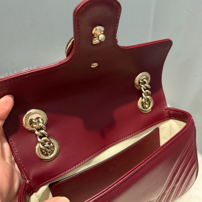 Gucci 新款 GG marmont 斜背包 肩背包 安可拉紅 淡金釦-28