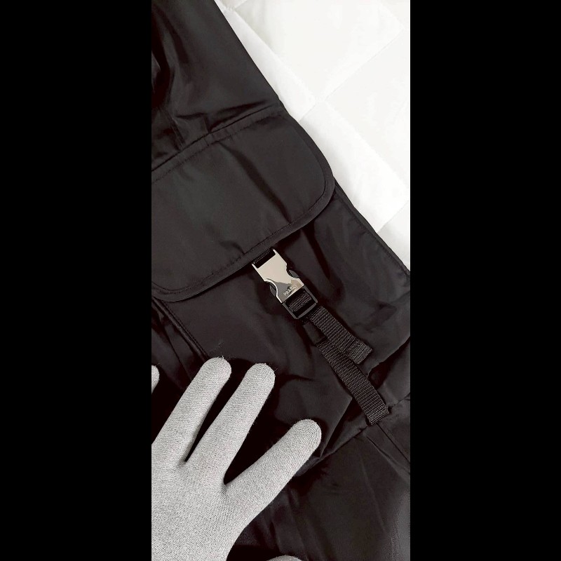 PRADA 普拉達 三角標 RE-NYLON 男黑色防風防水縮口休閒長褲50號-5