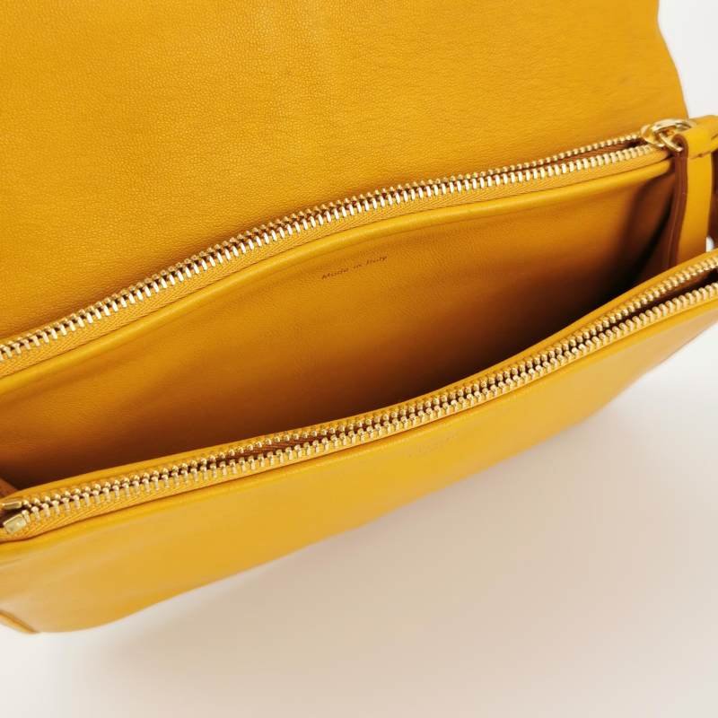 Celine羊皮純色金屬扣單肩包-5