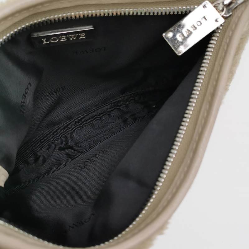 Loewe牛皮純色拉鏈單肩包-5