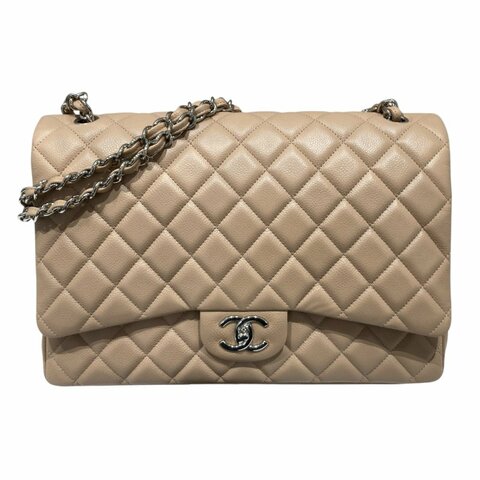 CHANEL 香奈兒 CLASSIC FLAP MAXI BAG 33 肩背包 荔枝牛皮 奶茶色 銀扣