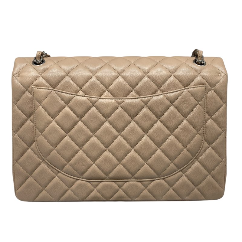 CHANEL 香奈兒 CLASSIC FLAP MAXI BAG 33 肩背包 荔枝牛皮 奶茶色 銀扣-1