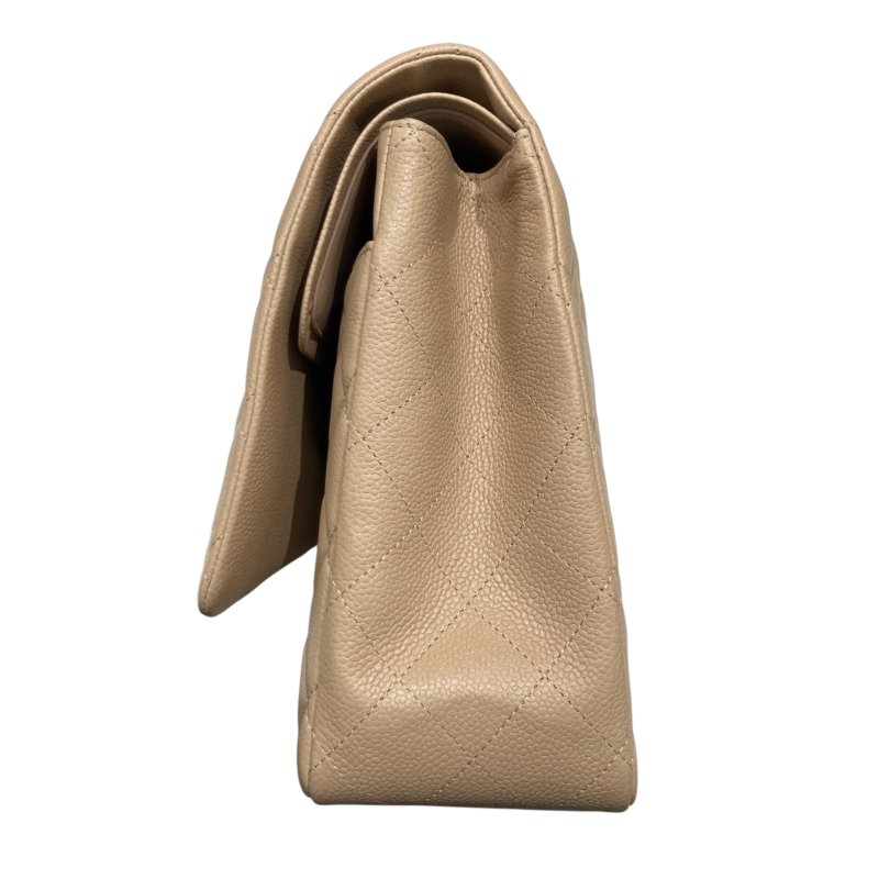 CHANEL 香奈兒 CLASSIC FLAP MAXI BAG 33 肩背包 荔枝牛皮 奶茶色 銀扣-3
