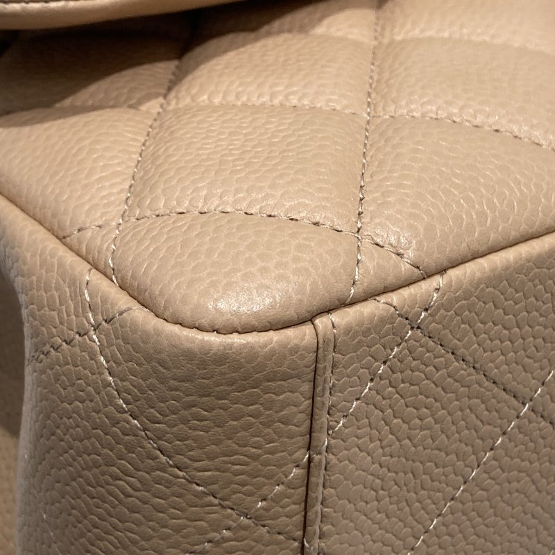 CHANEL 香奈兒 CLASSIC FLAP MAXI BAG 33 肩背包 荔枝牛皮 奶茶色 銀扣-7