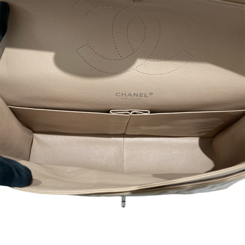 CHANEL 香奈兒 CLASSIC FLAP MAXI BAG 33 肩背包 荔枝牛皮 奶茶色 銀扣-10