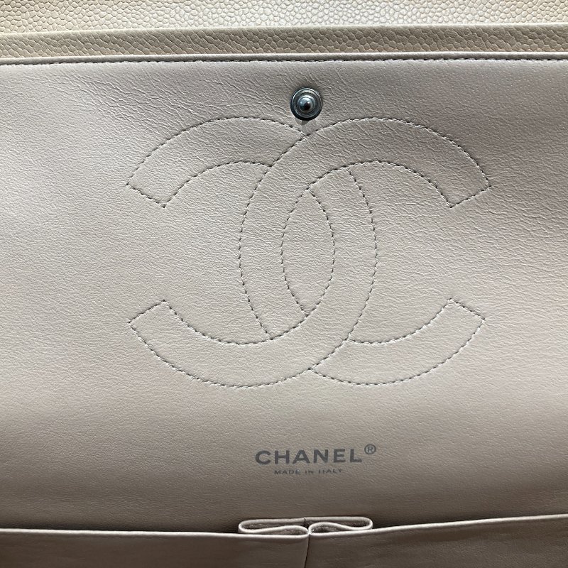 CHANEL 香奈兒 CLASSIC FLAP MAXI BAG 33 肩背包 荔枝牛皮 奶茶色 銀扣-16