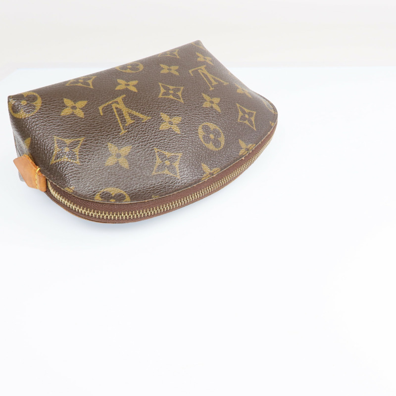 LOUIS VUITTON Monogram Cosmetic Pouch金扣手拿包-4
