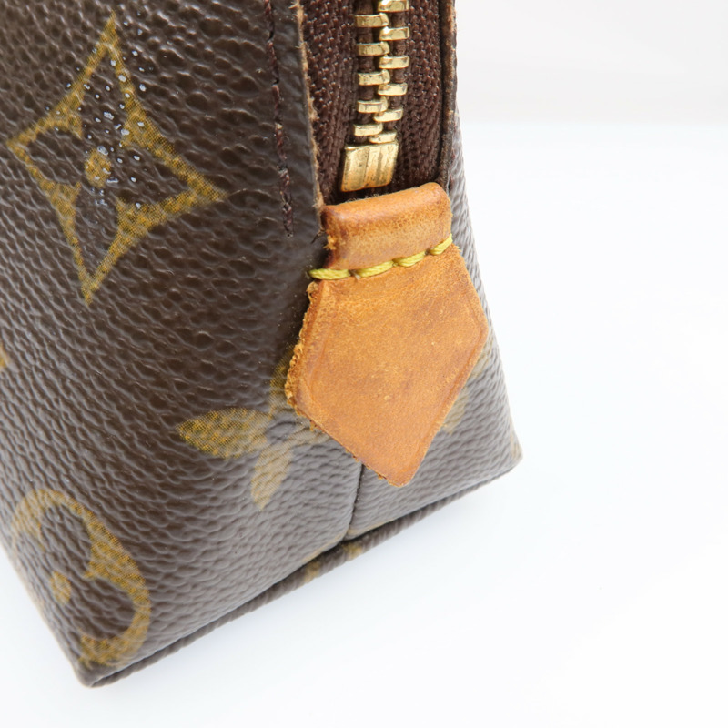 LOUIS VUITTON Monogram Cosmetic Pouch金扣手拿包-6